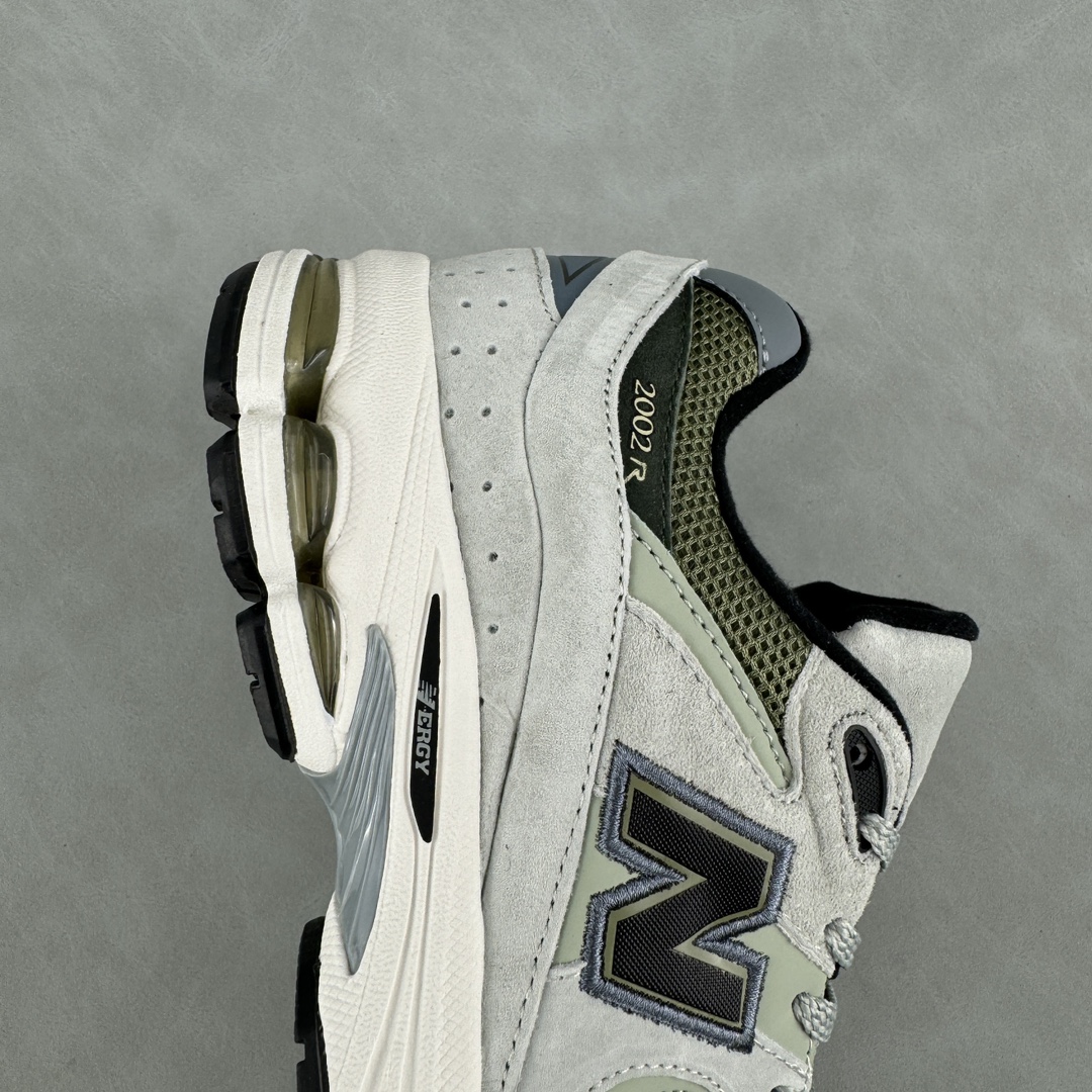 New Balance NB 2002R